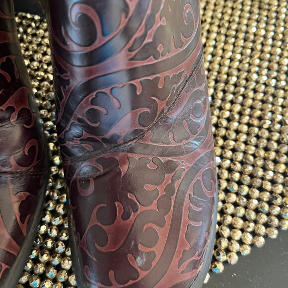 DKNY SLIDES, GREAT CONDITION - Picture 2 of 4